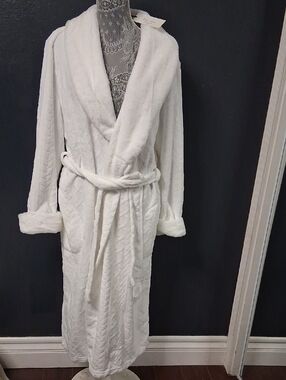 Plush White Women's Bath Robe - Soft Shawl Collar